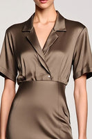 Laden Sie das Bild in den Galerie-Viewer, Olive Etui Gekerbtes Revers Hochzeitsgastkleid mit Schlitz