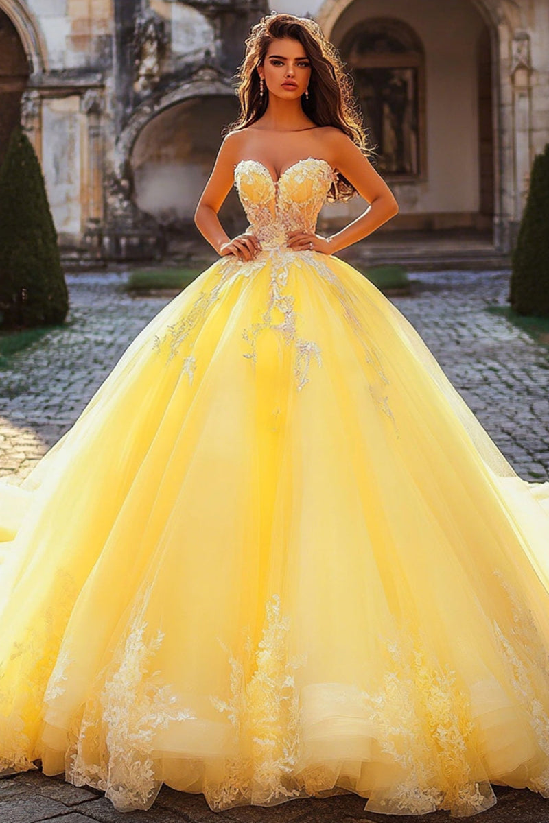 Laden Sie das Bild in den Galerie-Viewer, Ballkleid Trägerloses Gelbes Appliziertes Quinceanera Kleid
