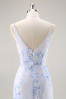 Laden Sie das Bild in den Galerie-Viewer, Blaues Geblümtes Gerafftes Chiffon Brautjungfernkleid mit Schlitz