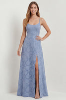 Laden Sie das Bild in den Galerie-Viewer, Staubblaues Spitze Spaghettiträger A-Linie Brautjungfernkleid mit Schlitz