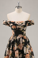 Laden Sie das Bild in den Galerie-Viewer, Funkelndes Schwarzes Geblümtes Gerafftes Langes Brautjungfernkleid mit Perlen