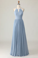 Laden Sie das Bild in den Galerie-Viewer, Staubblaues Langes Neckholder Brautjungfernkleid aus Chiffon mit Rüschen und Schlüssellöchern