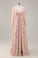 Laden Sie das Bild in den Galerie-Viewer, Rosa Geblümtes Chiffon V-Ausschnitt Brautjungfernkleid mit langen Ärmeln und Schlitz