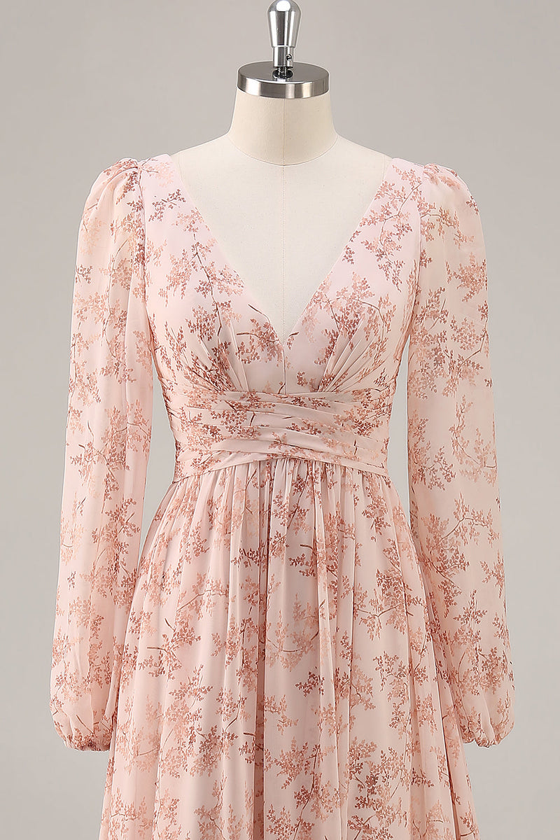 Laden Sie das Bild in den Galerie-Viewer, Rosa Geblümtes Chiffon V-Ausschnitt Brautjungfernkleid mit langen Ärmeln und Schlitz