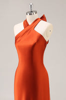 Laden Sie das Bild in den Galerie-Viewer, Rost Satin Neckholder Meerjungfrau Langes Brautjungfernkleid mit Schleife