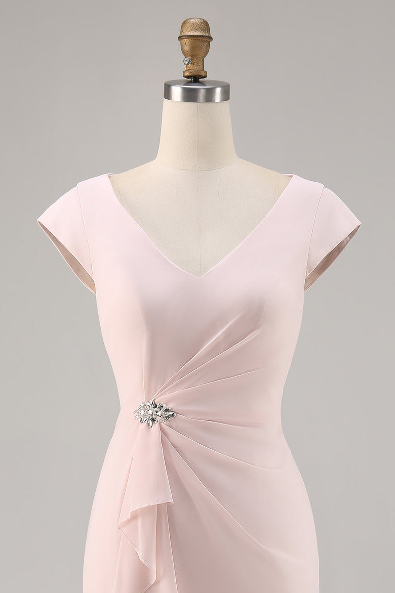 Laden Sie das Bild in den Galerie-Viewer, Bonbonrosa Bodycon Midi Kleid für die Brautmutter mit Rüschen und V-Ausschnitt