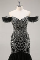 Laden Sie das Bild in den Galerie-Viewer, Schulterfreies Perlenbesetztes Meerjungfrauen Ballkleid in Schwarz