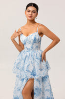 Laden Sie das Bild in den Galerie-Viewer, Weiß Blau Blume A Linie Bedrucktes Gestuftes Langes Brautjungfernkleid mit Schlitz