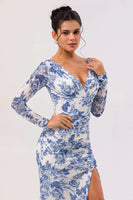 Laden Sie das Bild in den Galerie-Viewer, Weiß Blau Blume V-Ausschnitt Etui Druck Langärmeliges Brautjungfernkleid mit Schlitz