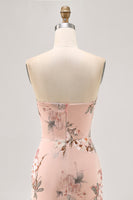 Laden Sie das Bild in den Galerie-Viewer, Blush Blumen Trägerloses Etui Brautjungfernkleid mit Schlitz