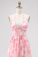 Laden Sie das Bild in den Galerie-Viewer, Blush Perlenbesetztes Neckholder Bedrucktes Kleid für Hochzeitsgäste mit Schlitz