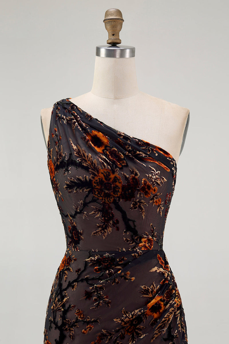 Laden Sie das Bild in den Galerie-Viewer, Eine Schulter Schwarzes Etui Brautjungfernkleid mit Blumen