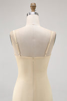 Laden Sie das Bild in den Galerie-Viewer, Narzissen Spaghettiträger Satin Etui Brautjungfernkleid