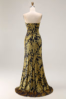 Laden Sie das Bild in den Galerie-Viewer, Burgunderrotes Trägerloses Korsett Burnout Samt Brautjungfernkleid mit Schlitz