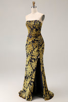 Laden Sie das Bild in den Galerie-Viewer, Burgunderrotes Trägerloses Korsett Burnout Samt Brautjungfernkleid mit Schlitz