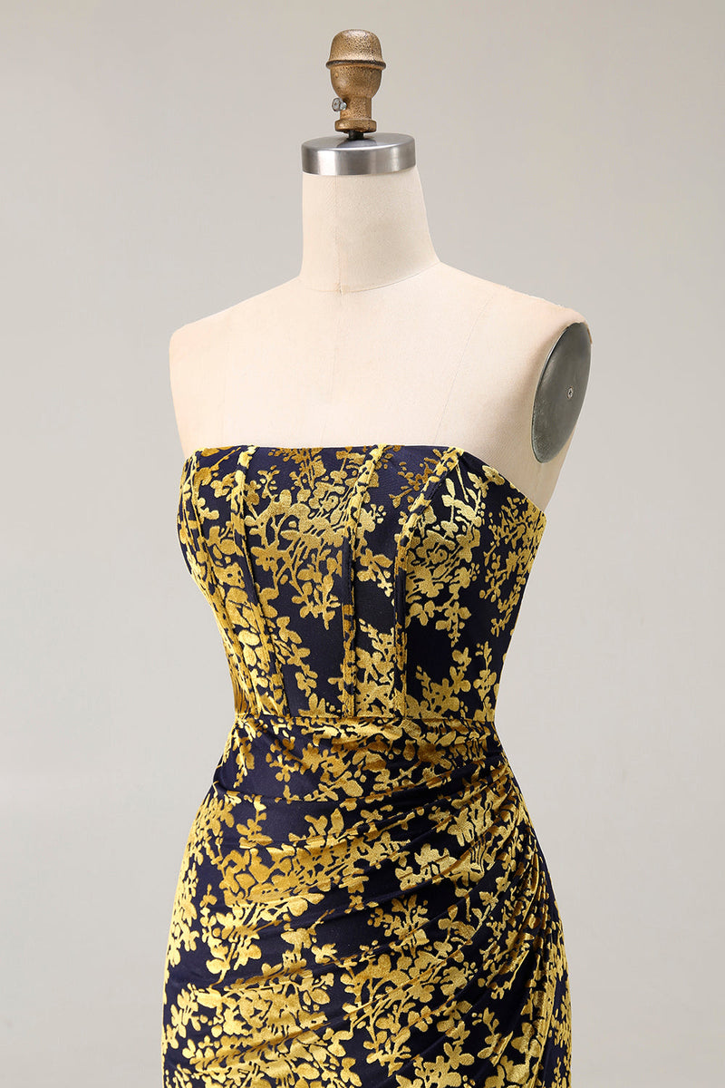 Laden Sie das Bild in den Galerie-Viewer, Burgunderrotes Trägerloses Korsett Burnout Samt Brautjungfernkleid mit Schlitz