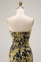 Laden Sie das Bild in den Galerie-Viewer, Burgunderrotes Trägerloses Korsett Burnout Samt Brautjungfernkleid mit Schlitz