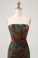 Laden Sie das Bild in den Galerie-Viewer, Burgunderrotes Trägerloses Korsett Burnout Samt Brautjungfernkleid mit Schlitz