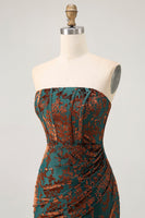 Laden Sie das Bild in den Galerie-Viewer, Trägerloses Pfauengrünes Korsett Burnout Samt Brautjungfernkleid mit Schlitz