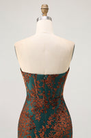 Laden Sie das Bild in den Galerie-Viewer, Trägerloses Pfauengrünes Korsett Burnout Samt Brautjungfernkleid mit Schlitz