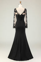 Laden Sie das Bild in den Galerie-Viewer, Schwarzes Langes Meerjungfrauen Brautmutterkleid mit V-Ausschnitt und Spitzenapplikationen