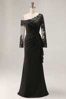 Laden Sie das Bild in den Galerie-Viewer, Schwarzes Etui Asymmetrisches Langes Kleid der Brautmutter mit Spitzenapplikationen