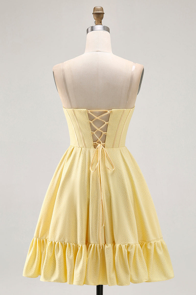 Laden Sie das Bild in den Galerie-Viewer, Gelbes Trägerloses A-Linie Korsett Cocktailkleid mit Perlenstickerei