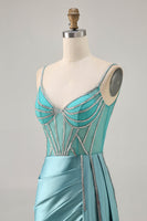 Laden Sie das Bild in den Galerie-Viewer, Glitzerndes Grünes Bodycon Satin Perlenbesetztes Kurzes Cocktailkleid mit Luftschlange