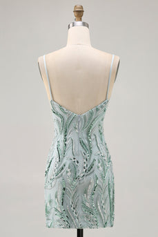 Grünes Figurbetontes Abiballkleid mit Spaghettiträgern und Perlen und Pailletten