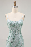 Laden Sie das Bild in den Galerie-Viewer, Grünes Figurbetontes Abiballkleid mit Spaghettiträgern und Perlen und Pailletten