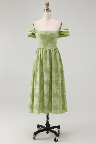 Salbeigrün A-Linie Schulterfreies Geblümtes Midi Brautjungfernkleid