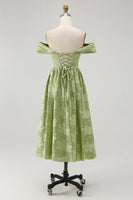 Laden Sie das Bild in den Galerie-Viewer, Salbeigrün A-Linie Schulterfreies Geblümtes Midi Brautjungfernkleid