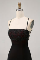 Laden Sie das Bild in den Galerie-Viewer, Schwarzes Figurbetontes Kurzes Abiballkleid mit Spaghettiträgern und Perlenstickerei