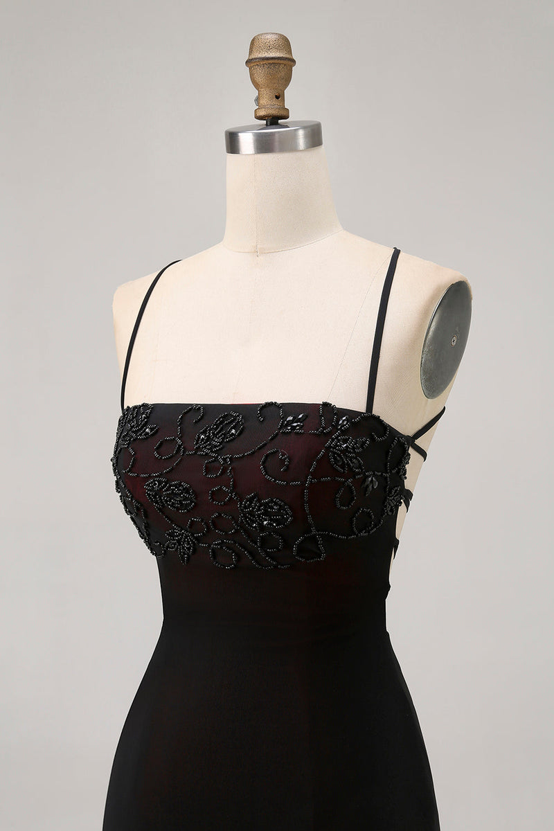 Laden Sie das Bild in den Galerie-Viewer, Schwarzes Figurbetontes Kurzes Abiballkleid mit Spaghettiträgern und Perlenstickerei