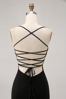 Laden Sie das Bild in den Galerie-Viewer, Schwarzes Figurbetontes Kurzes Abiballkleid mit Spaghettiträgern und Perlenstickerei