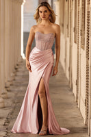 Laden Sie das Bild in den Galerie-Viewer, Blush Meerjungfrauen Transparentes Trägerloses Langes Ballkleid mit perlenbesetztem Korsett und Schlitz