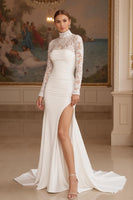 Laden Sie das Bild in den Galerie-Viewer, Elfenbein Brautkleid mit hohem Kragen und langen Ärmeln und Schlitz