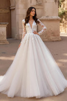 Laden Sie das Bild in den Galerie-Viewer, Elfenbein Brautkleid in A-Linie mit langen Ärmeln und Spitze