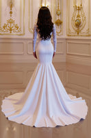 Laden Sie das Bild in den Galerie-Viewer, Weißes Satin Meerjungfrauen Brautkleid mit hohem Ausschnitt und Rüschen mit Spitze