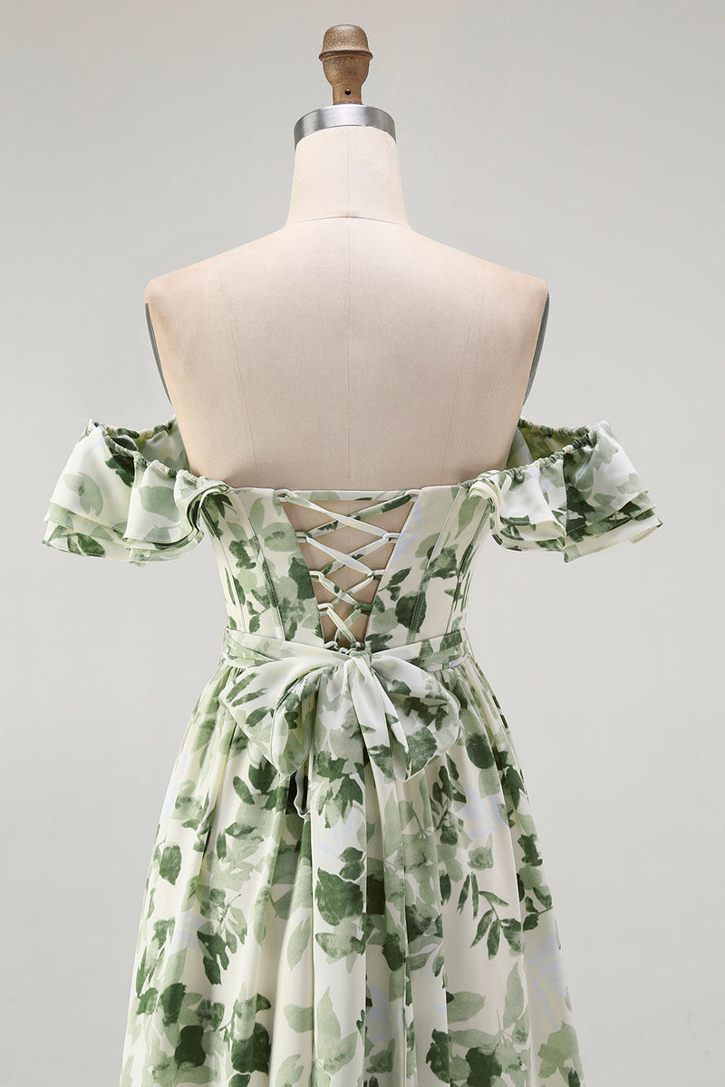 Laden Sie das Bild in den Galerie-Viewer, Grünes A-Linie Schulterfreies Geblümtes Brautjungfernkleid mit Rüschen