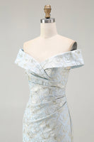 Laden Sie das Bild in den Galerie-Viewer, Schulterfreies Blaues Jacquard Meerjungfrauen Ballkleid mit Blumenmuster und Rüschen