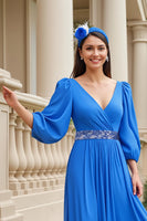 Laden Sie das Bild in den Galerie-Viewer, Blaues A-Linie Chiffon Brautmutterkleid mit V-Ausschnitt und Ärmeln