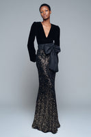 Laden Sie das Bild in den Galerie-Viewer, Glitzerndes Schwarzes Meerjungfrauen Pailletten Langes Ballkleid mit V-Ausschnitt und Schleife