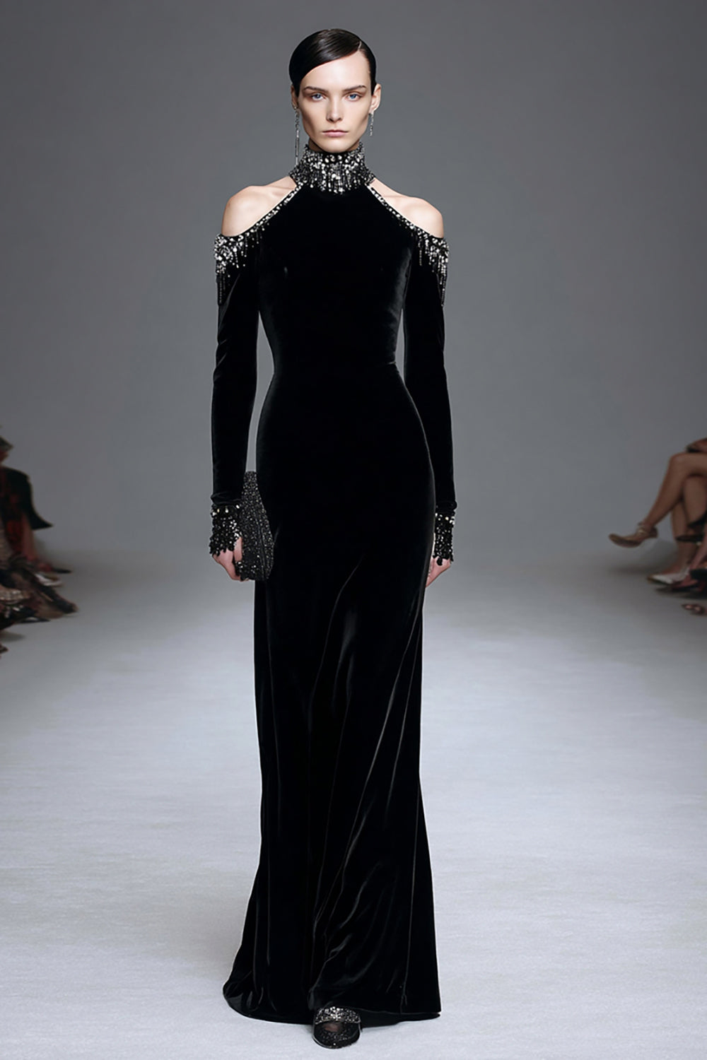 Samt Schwarzes Abendkleid mit hohem Kragen und langen Ärmeln