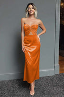 Laden Sie das Bild in den Galerie-Viewer, Dunkelgrünes Etui Midi Partykleid mit Herzausschnitt