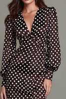 Laden Sie das Bild in den Galerie-Viewer, Dunkelbraunes Figurbetontes V-Ausschnitt Partykleid mit weißem Punkt und Schlitz