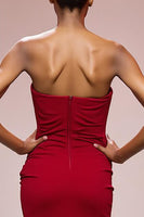 Laden Sie das Bild in den Galerie-Viewer, Einfaches Rotes Trägerloses Meerjungfrauen Abendkleid aus Satin