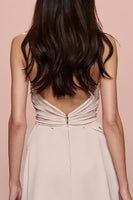 Laden Sie das Bild in den Galerie-Viewer, Elfenbein Gerafftes Abendkleid aus Satin mit Schlitz