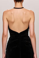 Laden Sie das Bild in den Galerie-Viewer, Schwarzes Langes A-Linie Abendkleid aus Samt mit Neckholder