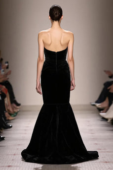 Schwarzes Meerjungfrauen Samt Trägerloses Langes Abendkleid